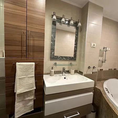 Spacious 2bedroom -living Comfort Апартаменты *